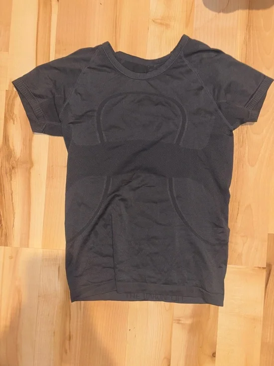 lululemon athletica Black Short Sleeve Women's Tee - Picture 2 of 4